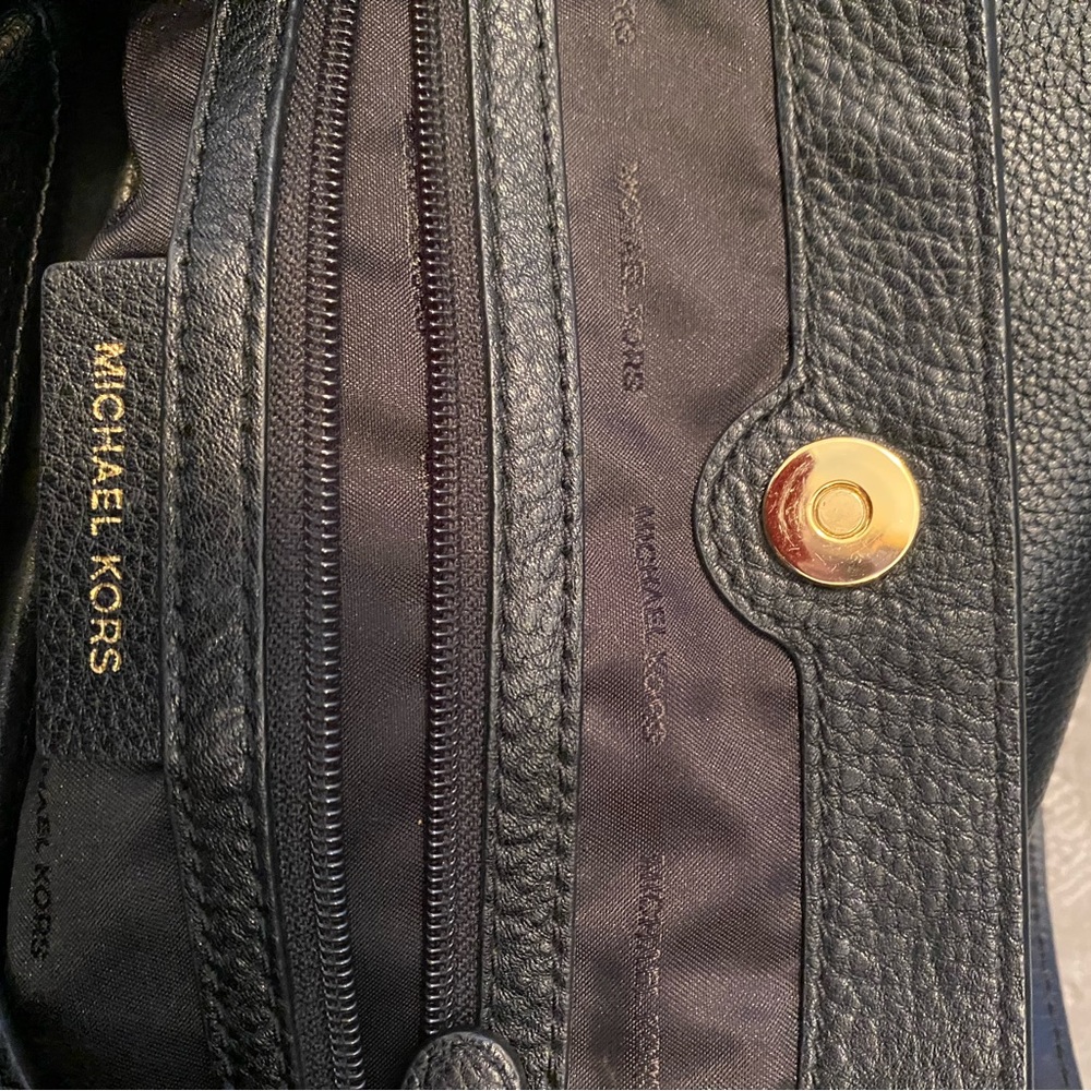 Michael Kors Handbag Black Leather - Picture 5 of 11